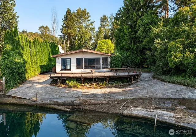 Photo 3 of Single family home for sale at 5031 Ripley Ln N, Renton, WA 98056 | MLS# NWM2574381 | Listing updated on 2026-09-23