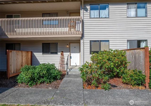 Photo 2 of Condo for sale at 325 Ne Kettle St #105, Oak Harbor, WA 98277 | MLS# NWM2574388 | Listing updated on 2026-10-01