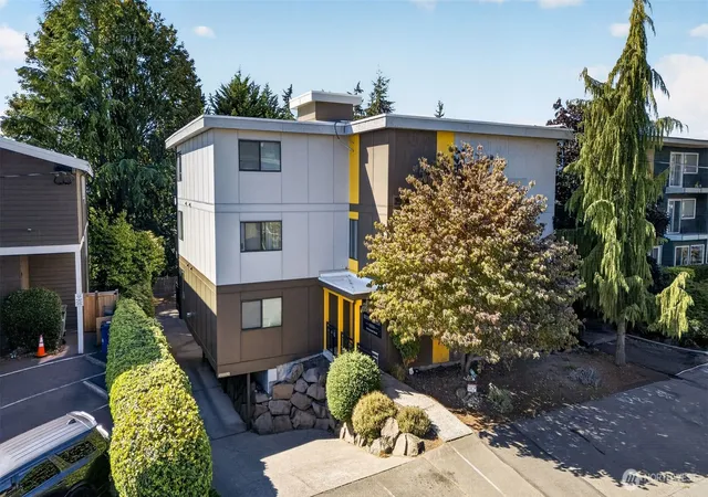 Photo 2 of Condo for sale at 11535 Greenwood Ave N #301, Seattle, WA 98133 | MLS# NWM2574390 | Listing updated on 2026-09-30