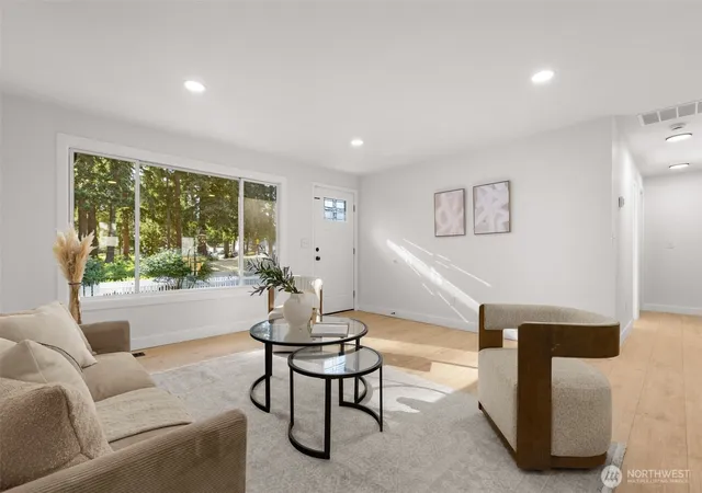 Photo 4 of Sale Pending at 33614 35Th Ave Sw, Federal Way, WA 98023 | MLS# NWM2574396 | Listing updated on 2026-09-28