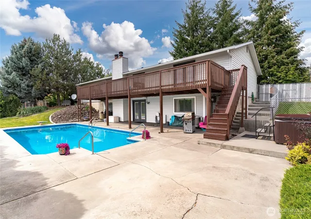 Photo 1 of Single family home for sale at 914 Roosevelt Blvd, Ephrata, WA 98823 | MLS# NWM2574397 | Listing updated on 2026-09-25