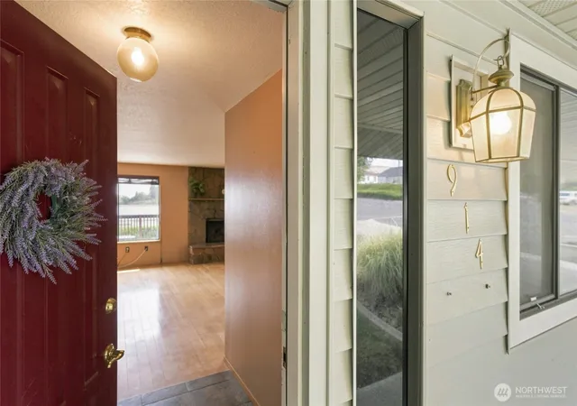 Photo 3 of Single family home for sale at 914 Roosevelt Blvd, Ephrata, WA 98823 | MLS# NWM2574397 | Listing updated on 2026-09-25