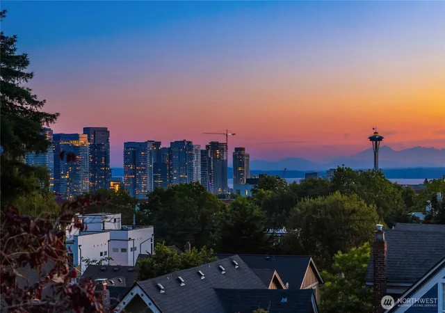 Photo 3 of Condo for sale at 524 12Th Ave E #301, Seattle, WA 98102 | MLS# NWM2574410 | Listing updated on 2026-10-01