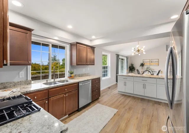 Photo 3 of Single family home for sale at 1316 Valley View Dr, Puyallup, WA 98372 | MLS# NWM2574430 | Listing updated on 2026-09-25