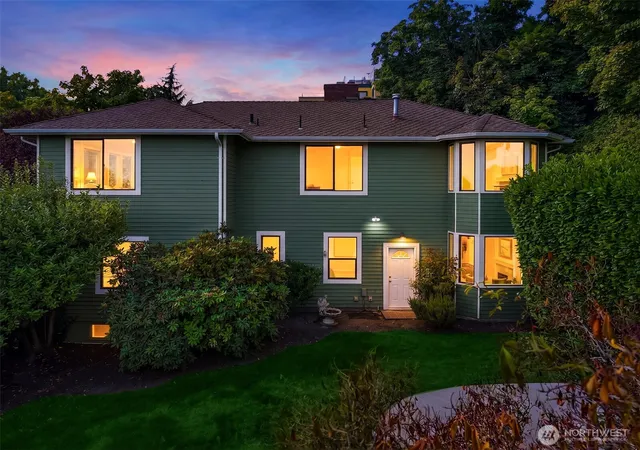 Photo 2 of Single family home for sale at 1114 2nd Avenue N, Seattle, WA 98109 | MLS# NWM2574435 | Listing updated on 2026-10-01