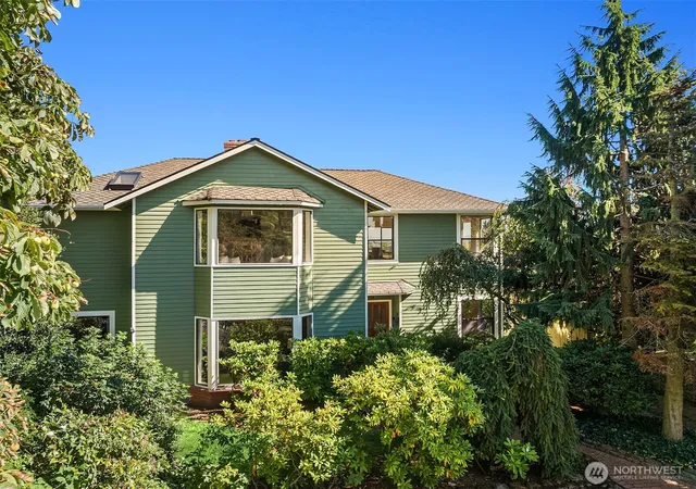 Photo 3 of Single family home for sale at 1114 2nd Avenue N, Seattle, WA 98109 | MLS# NWM2574435 | Listing updated on 2026-10-01