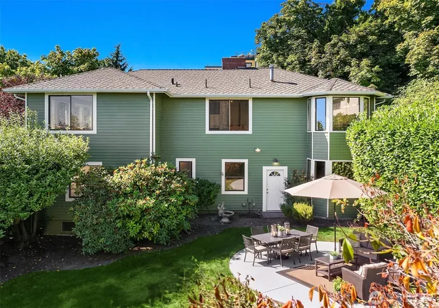 Photo 3 of Single family home for sale at 1114 2nd Avenue N, Seattle, WA 98109 | MLS# NWM2574435 | Listing updated on 2026-10-01