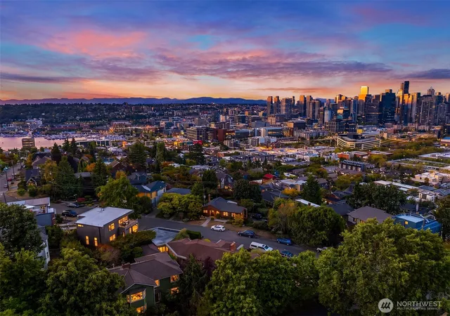 Photo 4 of Single family home for sale at 1114 2nd Avenue N, Seattle, WA 98109 | MLS# NWM2574435 | Listing updated on 2026-10-01