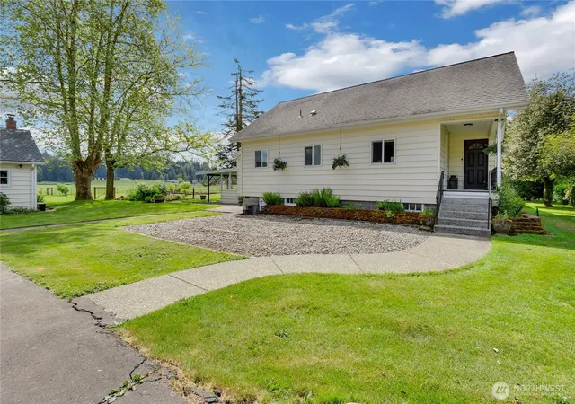Photo 3 of Sale Pending at 39614 264th Ave Se, Enumclaw, WA 98022 | MLS# NWM2574450 | Listing updated on 2026-09-21
