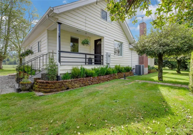 Photo 3 of Sale Pending at 39614 264Th Ave Se, Enumclaw, WA 98022 | MLS# NWM2574450 | Listing updated on 2026-09-21