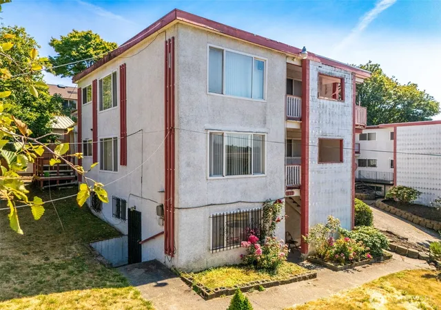 Photo 2 of Sale Pending at 812 29th Ave S, Seattle, WA 98144 | MLS# NWM2574456 | Listing updated on 2026-10-08