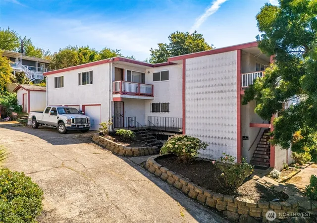 Photo 3 of Sale Pending at 812 29th Ave S, Seattle, WA 98144 | MLS# NWM2574456 | Listing updated on 2026-10-08
