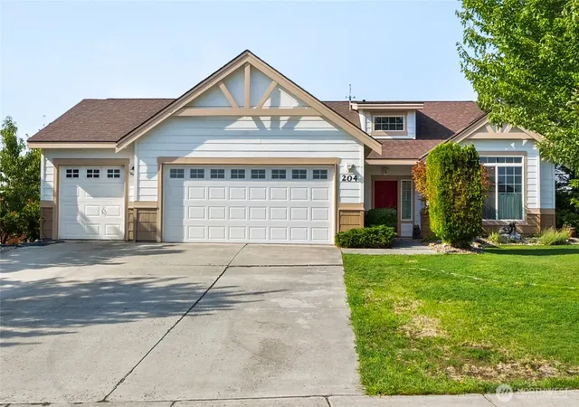 Photo 1 of Single family home for sale at 204 N Wellington St, Moses Lake, WA 98837 | MLS# NWM2574460 | Listing updated on 2026-09-25