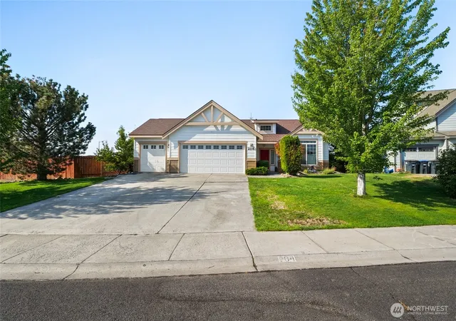 Photo 2 of Single family home for sale at 204 N Wellington St, Moses Lake, WA 98837 | MLS# NWM2574460 | Listing updated on 2026-09-25