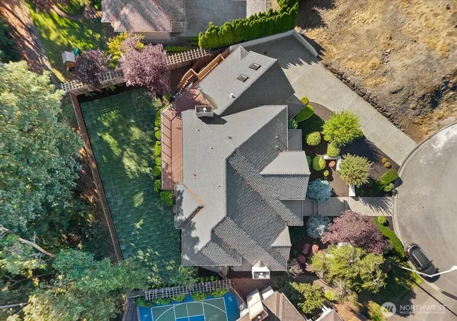 Photo 3 of Single family home for sale at 14329 Se 84th Ct, Newcastle, WA 98059 | MLS# NWM2574467 | Listing updated on 2026-09-19