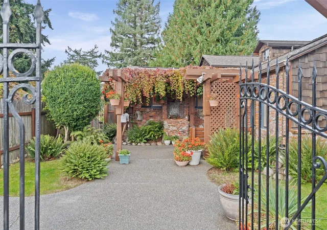 Photo 2 of Single family home for sale at 1236 S Stevens St, Tacoma, WA 98405 | MLS# NWM2574475 | Listing updated on 2026-10-01