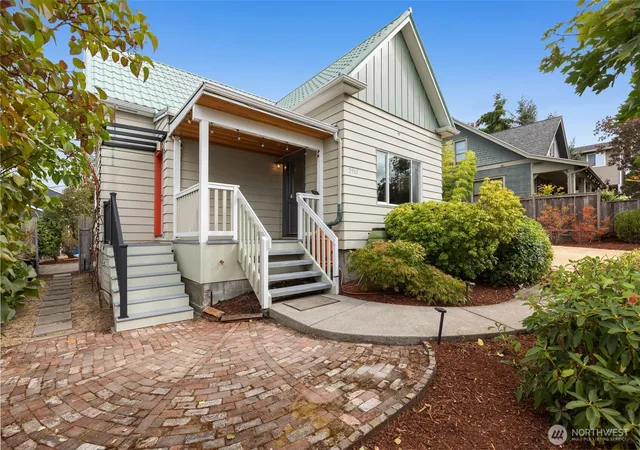 Photo 2 of Sale Pending at 3918 S Edmunds St, Seattle, WA 98118 | MLS# NWM2574483 | Listing updated on 2026-09-25