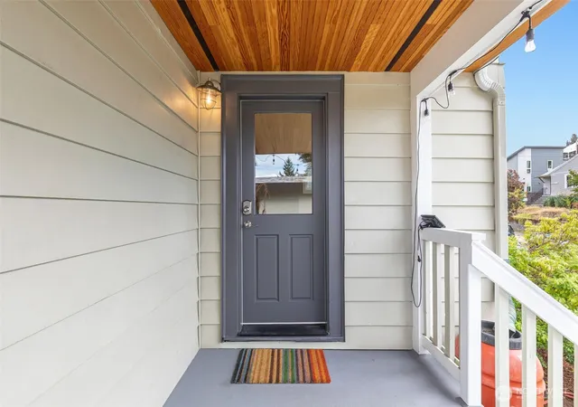 Photo 3 of Sale Pending at 3918 S Edmunds St, Seattle, WA 98118 | MLS# NWM2574483 | Listing updated on 2026-09-25