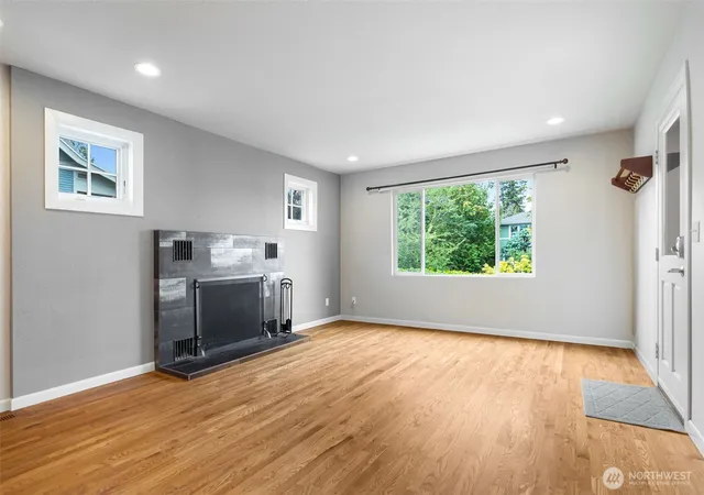 Photo 4 of Sale Pending at 3918 S Edmunds St, Seattle, WA 98118 | MLS# NWM2574483 | Listing updated on 2026-09-25