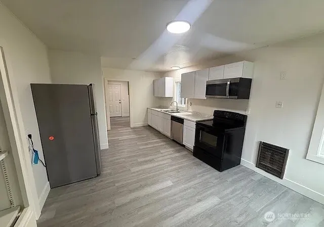 Photo 3 of Single family home for sale at 4140 Poplar Way, Longview, WA 98632 | MLS# NWM2574493 | Listing updated on 2026-09-26