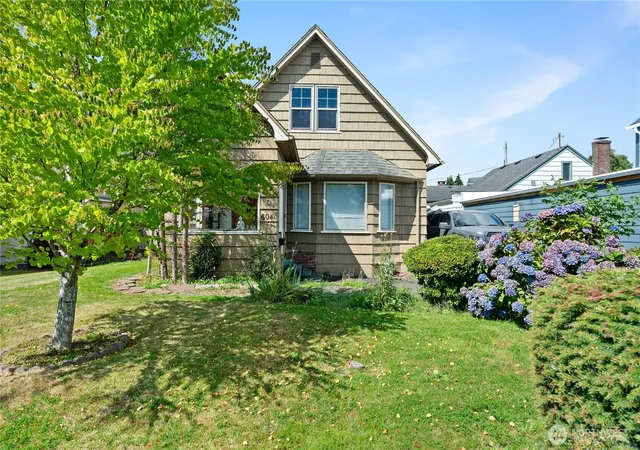 Photo 1 of Single family home for sale at 604 Simpson Ave, Aberdeen, WA 98520 | MLS# NWM2574497 | Listing updated on 2026-09-25