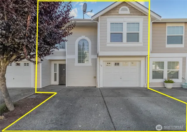 Photo 3 of Townhouse for sale at 5913 111th Street Ct E #34, Puyallup, WA 98373 | MLS# NWM2574506 | Listing updated on 2026-09-25