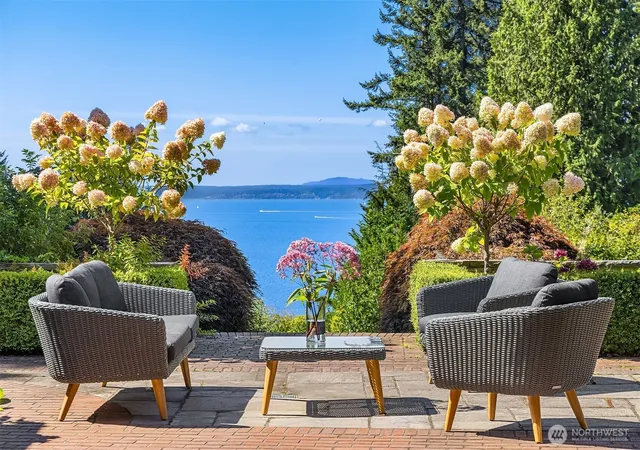 Photo 4 of Single family home for sale at 72 Olympic Dr Nw, Shoreline, WA 98177 | MLS# NWM2574512 | Listing updated on 2026-09-25