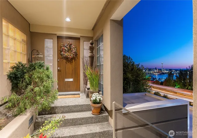 Photo 2 of Sale Pending at 1946 Harvard Ave E, Seattle, WA 98102 | MLS# NWM2574520 | Listing updated on 2026-09-22