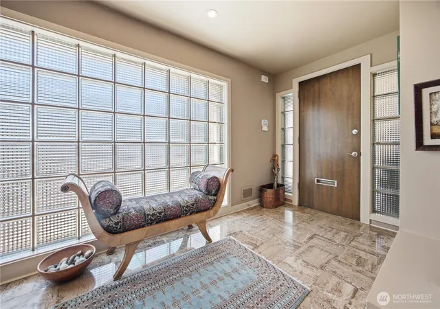 Photo 3 of Sale Pending at 1946 Harvard Ave E, Seattle, WA 98102 | MLS# NWM2574520 | Listing updated on 2026-09-22