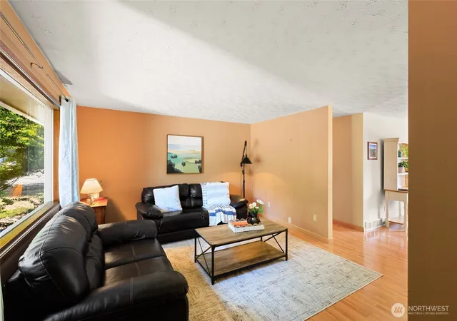 Photo 3 of Single family home for sale at 71 San Juan Dr, Port Townsend, WA 98368 | MLS# NWM2574524 | Listing updated on 2026-09-27