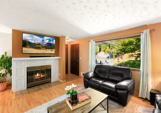 Photo 4 of Single family home for sale at 71 San Juan Dr, Port Townsend, WA 98368 | MLS# NWM2574524 | Listing updated on 2026-09-27