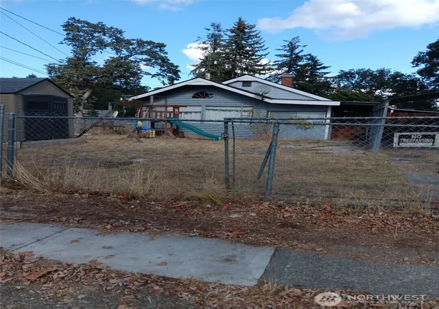 Photo 3 of House for sale at 8605 Maple St SW, Lakewood, WA 98498 | MLS# NWM2574540 | Listing updated on 2026-10-01