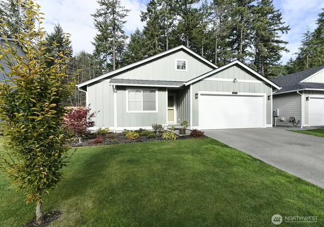 Photo 1 of Single family home for sale at 621 153rd St Ct E, Tacoma, WA 98445 | MLS# NWM2574550 | Listing updated on 2026-09-25