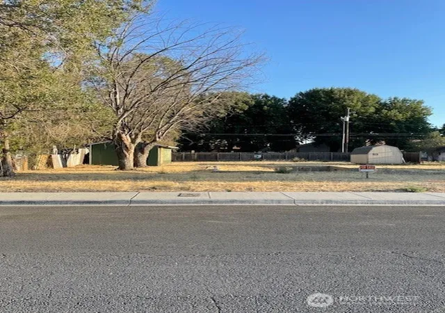 Photo 1 of Land for sale at 118 C St Se, Quincy, WA 98848 | MLS# NWM2574559 | Listing updated on 2026-09-25