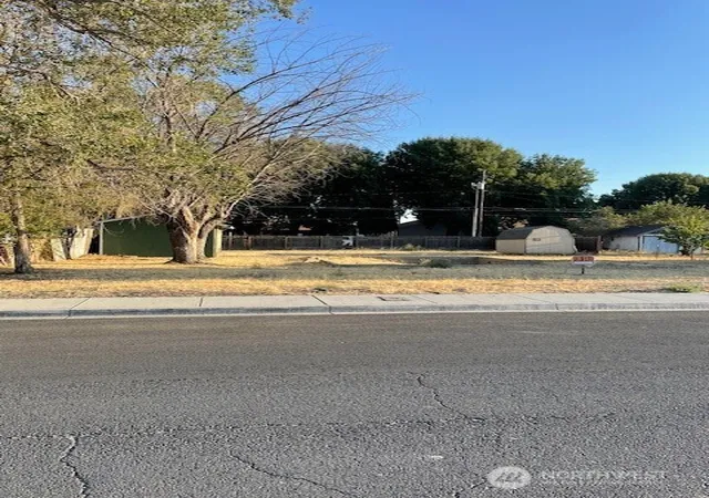 Photo 2 of Land for sale at 118 C St Se, Quincy, WA 98848 | MLS# NWM2574559 | Listing updated on 2026-09-25