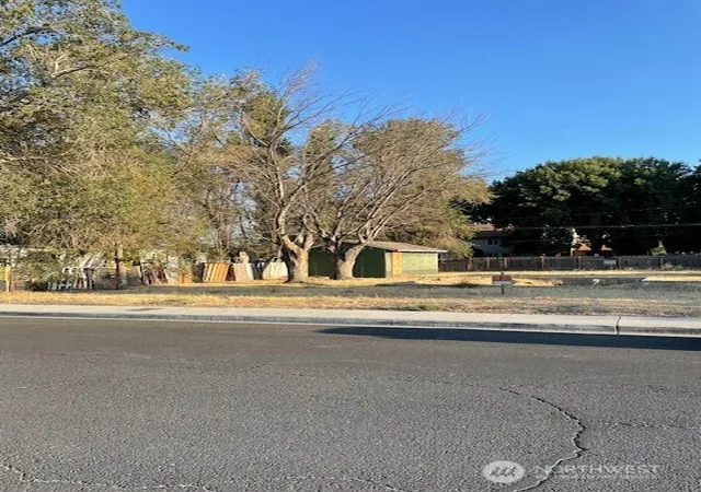 Photo 3 of Land for sale at 118 C St Se, Quincy, WA 98848 | MLS# NWM2574559 | Listing updated on 2026-09-25