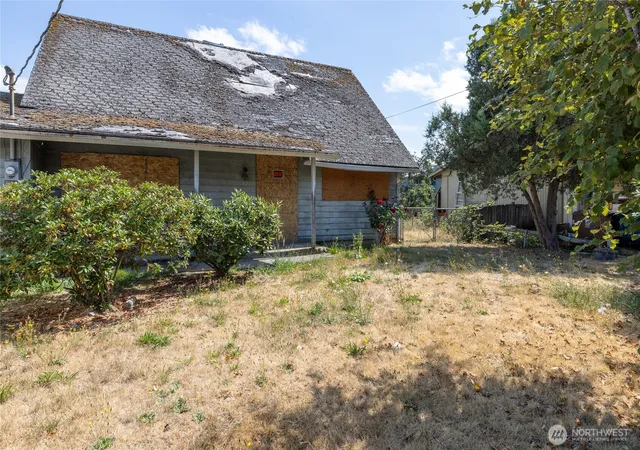 Photo 2 of Sale Pending at 8207 S Sheridan Ave, Tacoma, WA 98408 | MLS# NWM2574562 | Listing updated on 2026-08-30