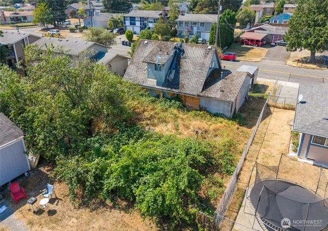 Photo 4 of Sale Pending at 8207 S Sheridan Ave, Tacoma, WA 98408 | MLS# NWM2574562 | Listing updated on 2026-08-30