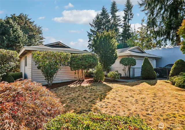 Photo 2 of Contingent at 8621 Vistarama Ave, Everett, WA 98208 | MLS# NWM2574566 | Listing updated on 2026-09-29
