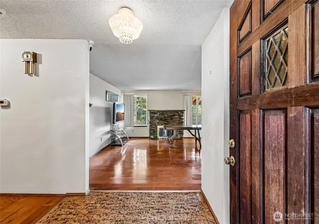 Photo 3 of Single family home for sale at 8621 Vistarama Ave, Everett, WA 98208 | MLS# NWM2574566 | Listing updated on 2026-09-29