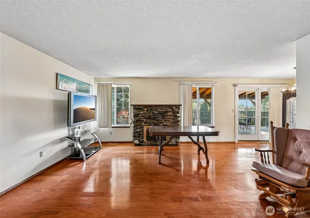 Photo 4 of Single family home for sale at 8621 Vistarama Ave, Everett, WA 98208 | MLS# NWM2574566 | Listing updated on 2026-09-29