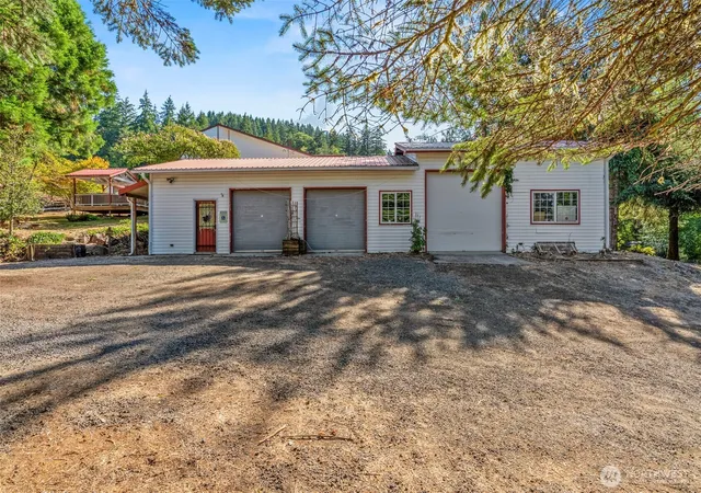 Photo 2 of Single family home for sale at 2605 Mt Brynion Rd, Kelso, WA 98626 | MLS# NWM2574574 | Listing updated on 2026-09-25