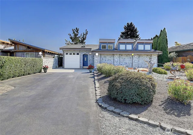 Photo 3 of Single family home for sale at 870 Livingston Bay Shore Dr, Camano Island, WA 98282 | MLS# NWM2574600 | Listing updated on 2026-09-25
