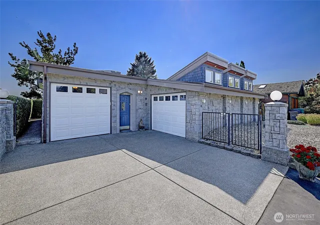Photo 4 of Single family home for sale at 870 Livingston Bay Shore Dr, Camano Island, WA 98282 | MLS# NWM2574600 | Listing updated on 2026-09-25