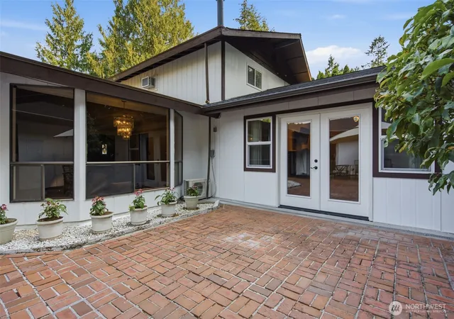 Photo 3 of Single family home for sale at 6087 Sunset Ave Ne, Bremerton, WA 98311 | MLS# NWM2574606 | Listing updated on 2026-09-25