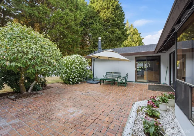 Photo 4 of Single family home for sale at 6087 Sunset Ave Ne, Bremerton, WA 98311 | MLS# NWM2574606 | Listing updated on 2026-09-25