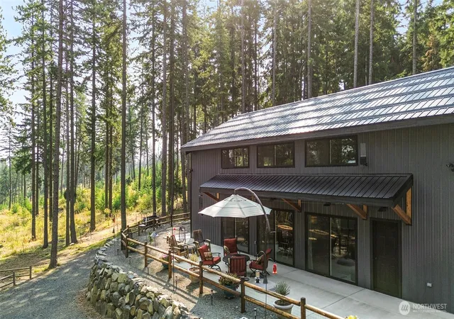 Photo 2 of Sale Pending at 860 Pumphouse Hill Rd, Cle Elum, WA 98922 | MLS# NWM2574608 | Listing updated on 2026-09-25