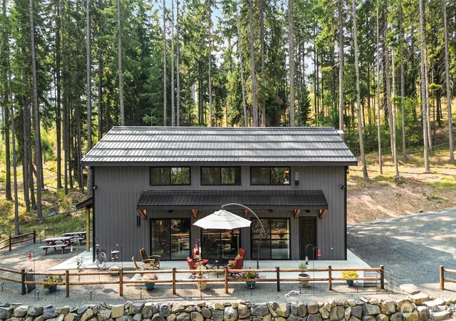 Photo 3 of Sale Pending at 860 Pumphouse Hill Rd, Cle Elum, WA 98922 | MLS# NWM2574608 | Listing updated on 2026-09-25