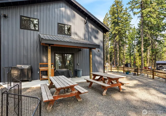 Photo 3 of Sale Pending at 860 Pumphouse Hill Rd, Cle Elum, WA 98922 | MLS# NWM2574608 | Listing updated on 2026-09-25