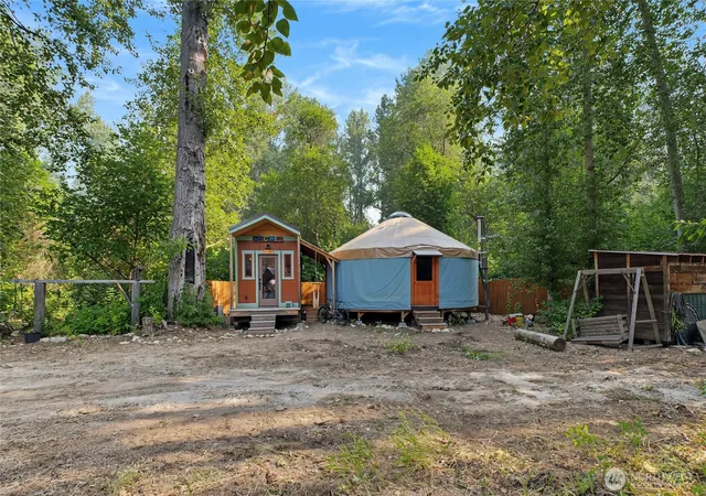 Photo 2 of Single family home for sale at 21325 Wa 207, Leavenworth, WA 98826 | MLS# NWM2574614 | Listing updated on 2026-09-25